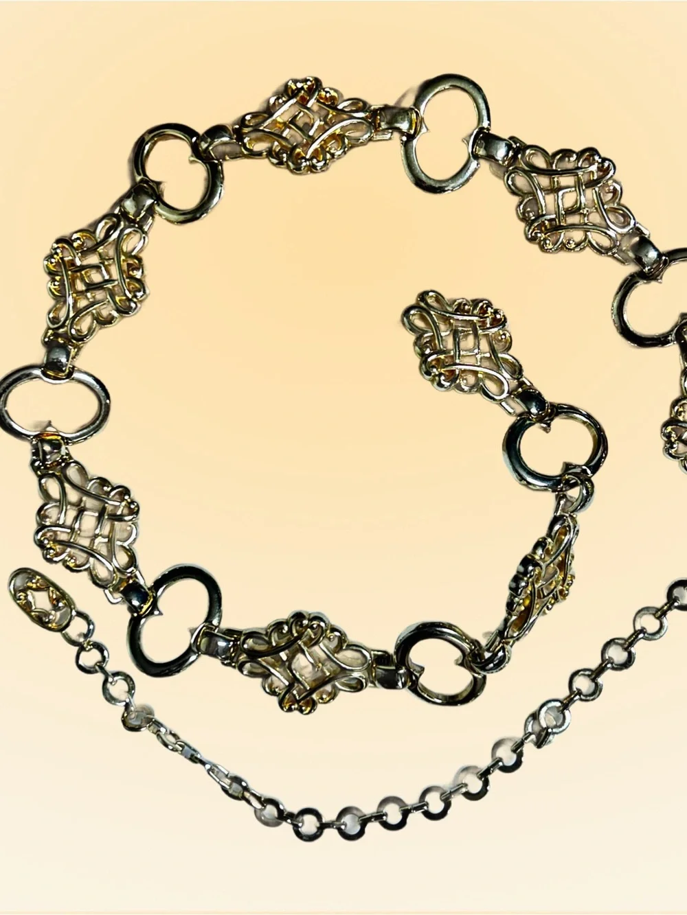 R ~ Vintage ~ Large ~ Gold Tone Chain Link Celtic Knot Design Belt